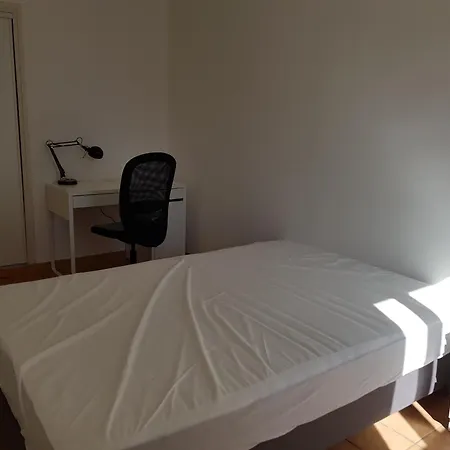 Calme Privee Avec Lit Double En Colocation * Нанси